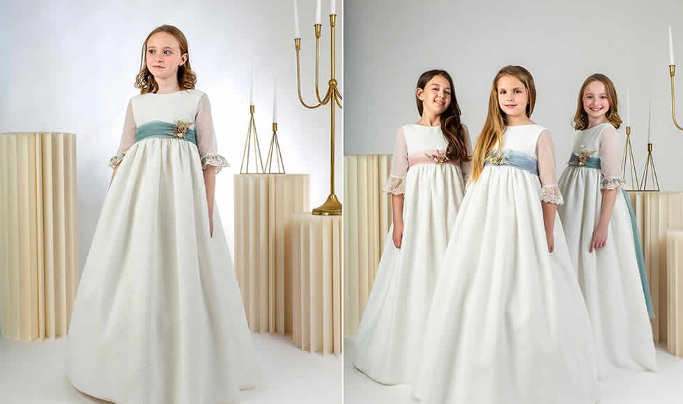 niñas vestida de comunión con traje blanco y lazo celeste en la cintura